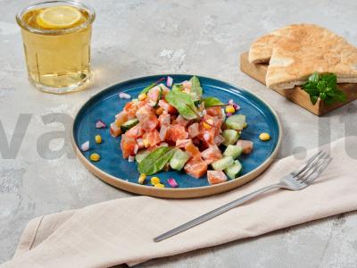 Kukurūzų ir upėtakių salotos pagrindine nuotrauka