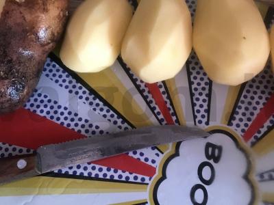 Keptos bulvės su marinuotais grybais kečunese Žingsnis 1