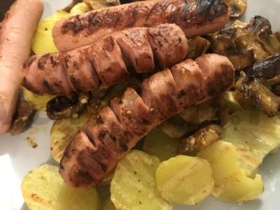 Keptos bulvės su marinuotais grybais kečunese pagrindine nuotrauka