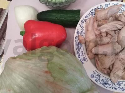 Aisbergo salotos su kalakutiena Žingsnis 1