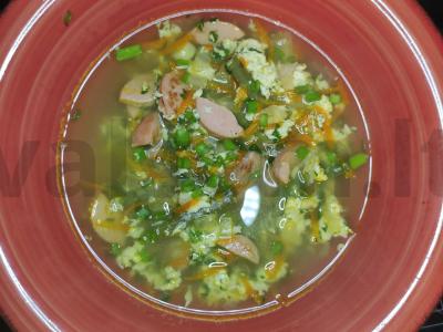 Pupelių sriuba ir dešrelės pagrindine nuotrauka