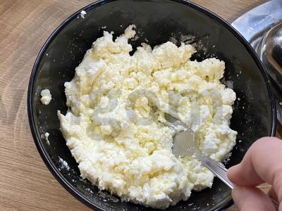 Dietiniai sūrio pyragėliai su juodaisiais serbentais Žingsnis 4