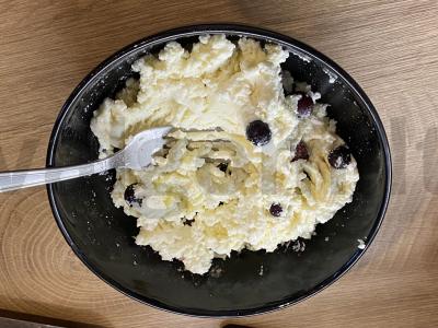 Dietiniai sūrio pyragėliai su juodaisiais serbentais Žingsnis 6