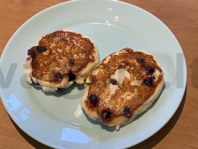 Dietiniai sūrio pyragėliai su juodaisiais serbentais pagrindine nuotrauka