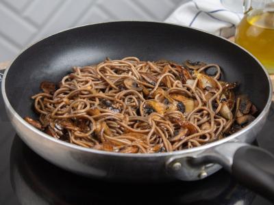 Soba su karališkaisiais grybais ir unagi padažu Žingsnis 4