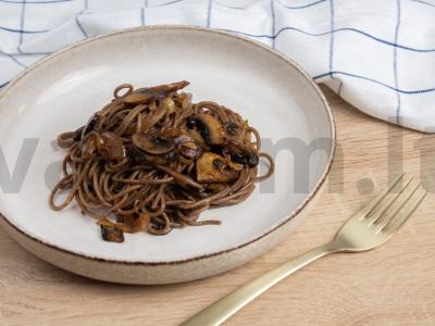 Soba su karališkaisiais grybais ir unagi padažu pagrindine nuotrauka