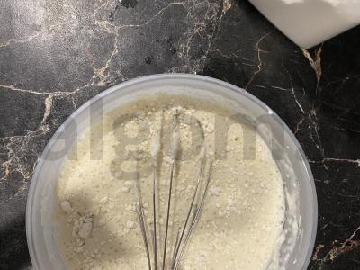 Blynai ant kefyro su soda ir cukrumi Žingsnis 4