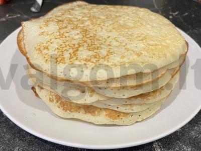 Blynai ant kefyro su soda ir cukrumi pagrindine nuotrauka