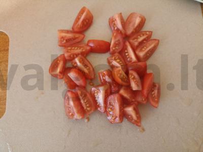 Dietinės salotos su šviežiomis daržovėmis Žingsnis 3