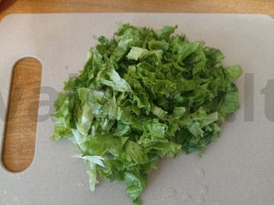 Dietinės salotos su šviežiomis daržovėmis Žingsnis 4