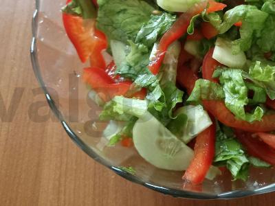 Dietinės salotos su šviežiomis daržovėmis Žingsnis 5