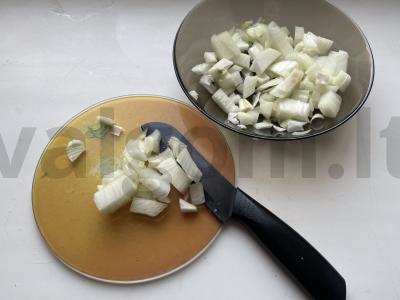 Žirnių sriuba su dešrelėmis ir garstyčiomis Žingsnis 2