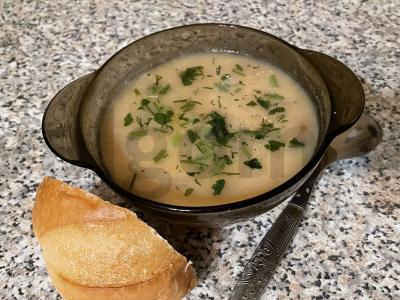 Žirnių sriuba su dešrelėmis ir garstyčiomis pagrindine nuotrauka