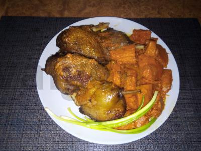 Raudonajame vyne marinuota antis su moliūgais pagrindine nuotrauka