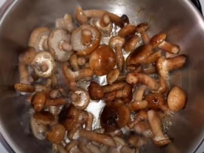 Grybų sriuba su opiatais Žingsnis 1
