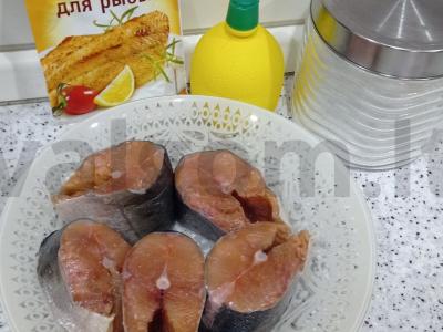 Garuose troškinta rausvoji lašiša lėtoje viryklėje Žingsnis 1