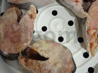 Garuose troškinta rausvoji lašiša lėtoje viryklėje Žingsnis 3