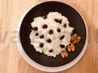 Ryžių košė su pienu ir sultenėmis pagrindine nuotrauka