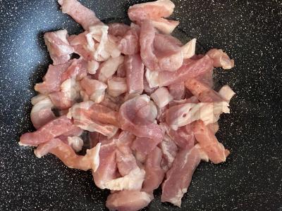 Sultinga kiauliena su padažu Žingsnis 1