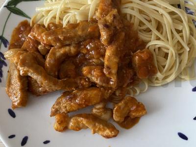 Sultinga kiauliena su padažu pagrindine nuotrauka