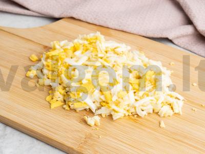 Įdaryti blyneliai su sūriu ir kiaušiniais Žingsnis 1