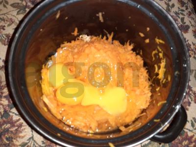 Morkų ir moliūgų pyragas su džiovintomis slyvomis Žingsnis 3