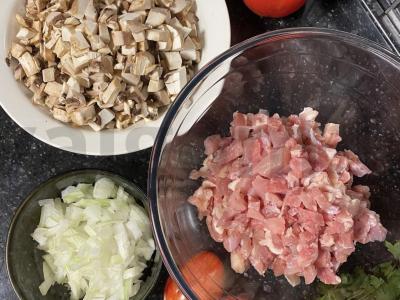 Vištienos keksiukai su grybais Žingsnis 1