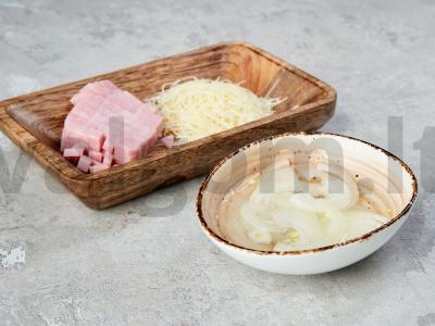 Arbūzo griežinėlių salotos su kumpiu, sūriu ir kiaušiniu Žingsnis 1