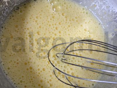 Braškių keksiukai prie kavos Žingsnis 1