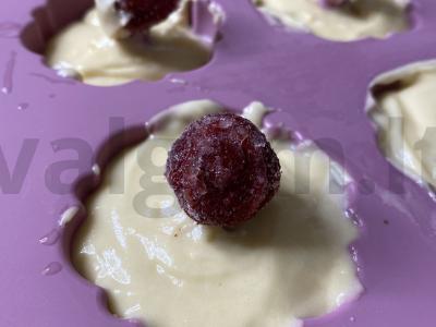 Braškių keksiukai prie kavos Žingsnis 6