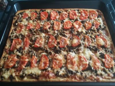 Pica su grybais, pomidorais ir sūriu Žingsnis 11