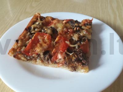 Pica su grybais, pomidorais ir sūriu pagrindine nuotrauka