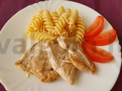 Sultinga krūtinėlė su makaronais pagrindine nuotrauka