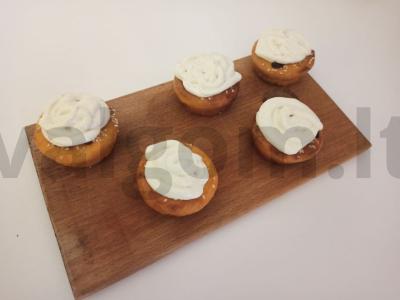 Moliūgų keksiukai be cukraus su rikotos kremu pagrindine nuotrauka