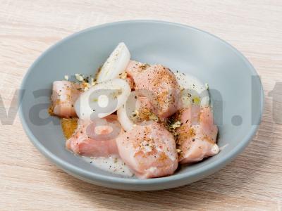 Kalakutienos filė kebabai su ajranu Žingsnis 1