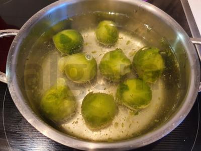 Sultingi briuseliniai kopūstai Žingsnis 1