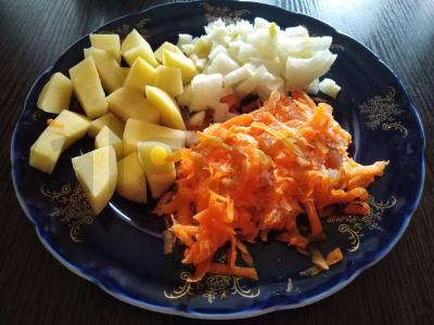 Gausi sriuba su veršiena, koše, daržovėmis ir makaronais Žingsnis 4