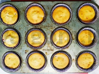 Iškilmingi uogų keksiukai Žingsnis 3