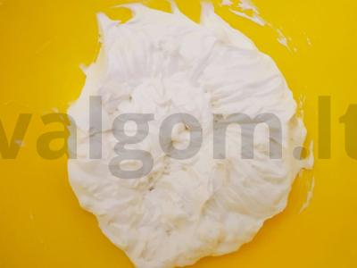 Iškilmingi uogų keksiukai Žingsnis 4