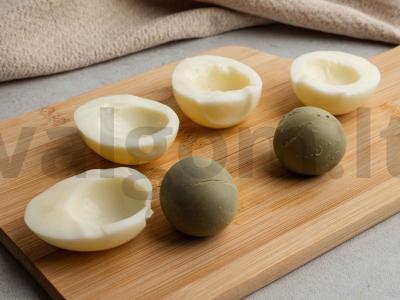 Įdaryti kiaušiniai su brinza ir česnakais Žingsnis 1