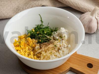 Įdaryti kiaušiniai su brinza ir česnakais Žingsnis 3