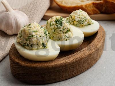 Įdaryti kiaušiniai su brinza ir česnakais Žingsnis 4