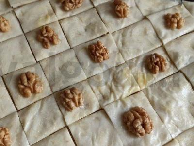 Skani ir greita baklava sirupe su riešutais iš fillo tešlos Žingsnis 3