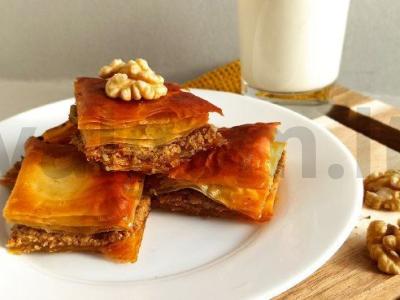 Skani ir greita baklava sirupe su riešutais iš fillo tešlos pagrindine nuotrauka