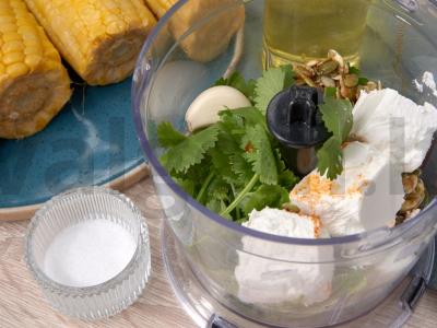 Ant grotelių kepti kukurūzai su kalendromis Žingsnis 2