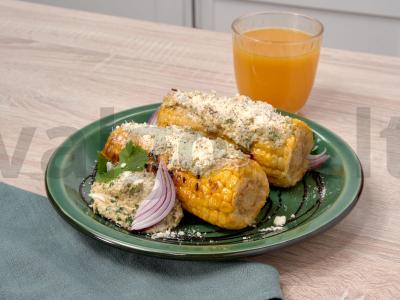 Ant grotelių kepti kukurūzai su kalendromis pagrindine nuotrauka