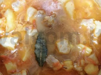 Troškintos bulvės su kiauliena Žingsnis 8