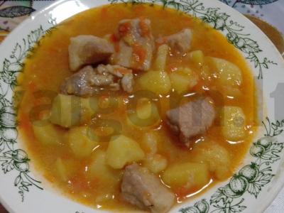 Troškintos bulvės su kiauliena pagrindine nuotrauka