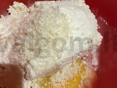 Ryžių miltų sūrio pyragėliai su kokosų drožlėmis Žingsnis 1