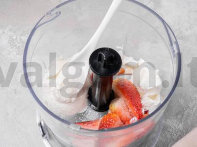 Lengvas braškių desertas Žingsnis 1